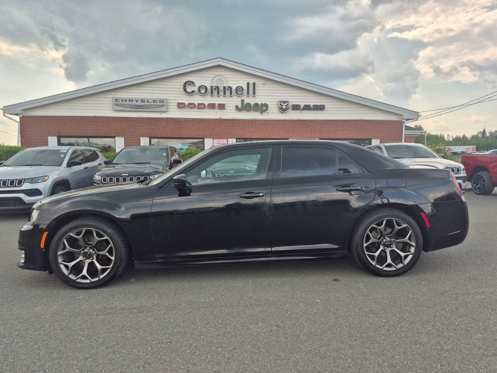 2017 Chrysler 300 S in Woodstock, New Brunswick - 8 - w1024h768px