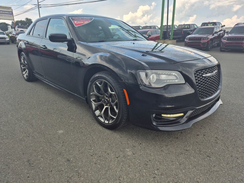 2017 Chrysler 300 S in Woodstock, New Brunswick - 3 - w1024h768px