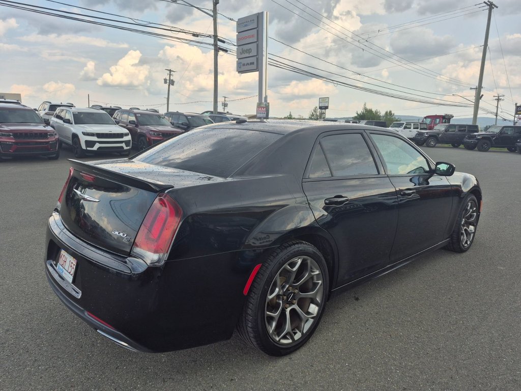 2017 Chrysler 300 S in Woodstock, New Brunswick - 5 - w1024h768px