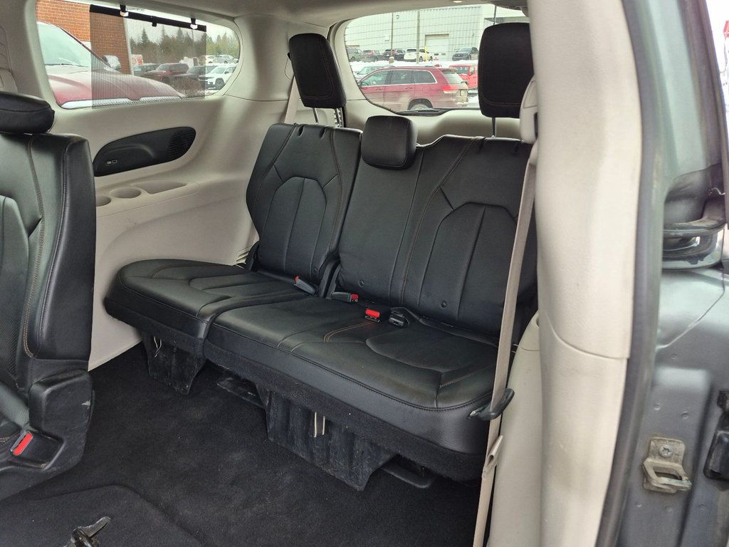 2018 Chrysler Pacifica Touring-L Plus in Woodstock, New Brunswick - 12 - w1024h768px
