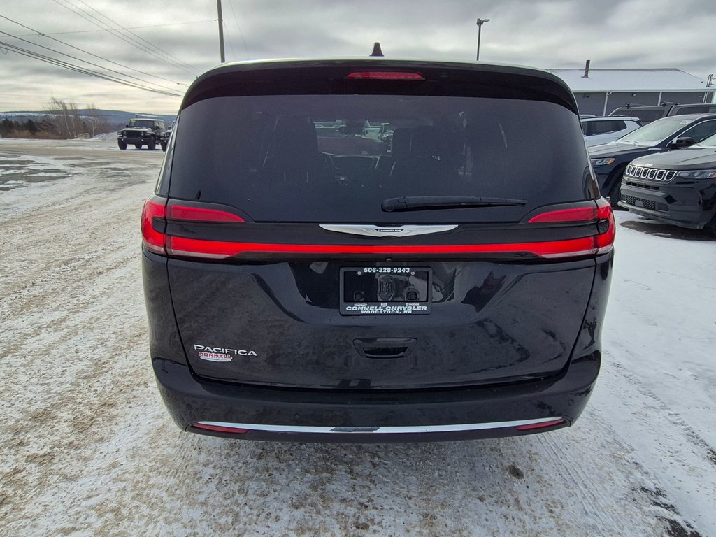 2023 Chrysler Pacifica Touring L in Woodstock, New Brunswick - 6 - w1024h768px