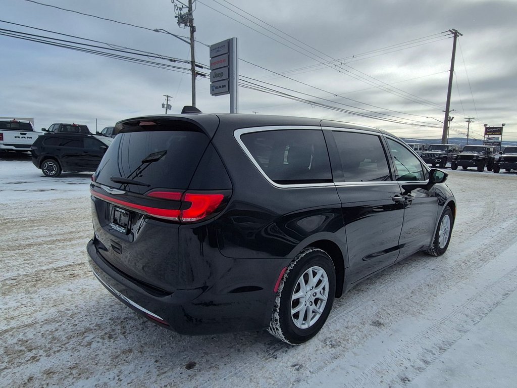 2023 Chrysler Pacifica Touring L in Woodstock, New Brunswick - 5 - w1024h768px
