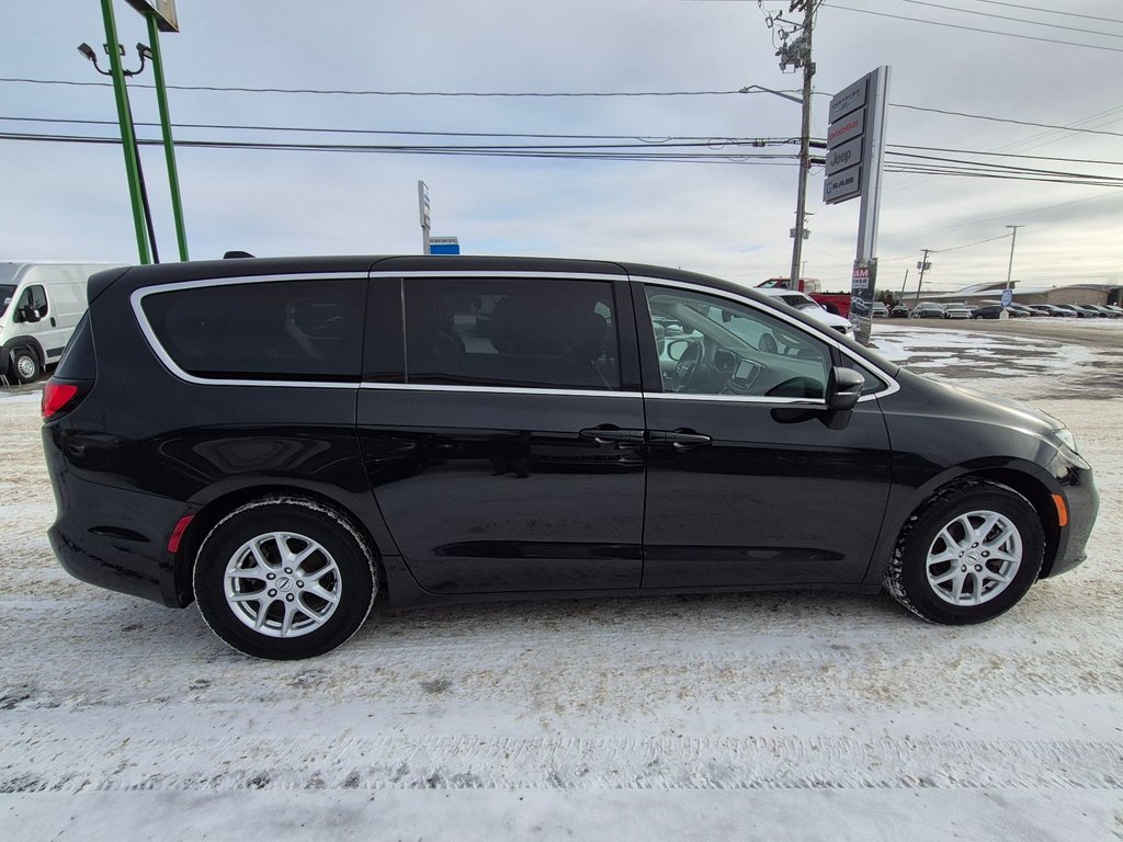 2023 Chrysler Pacifica Touring L in Woodstock, New Brunswick - 4 - w1024h768px