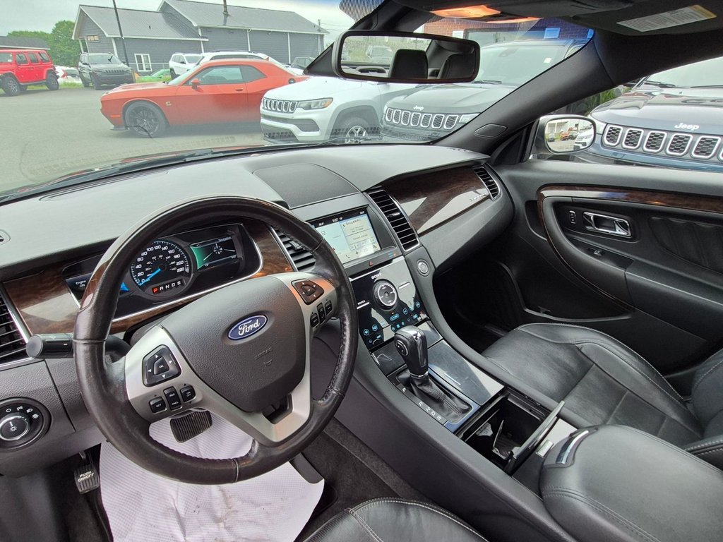 2016 Ford Taurus Limited in Woodstock, New Brunswick - 10 - w1024h768px