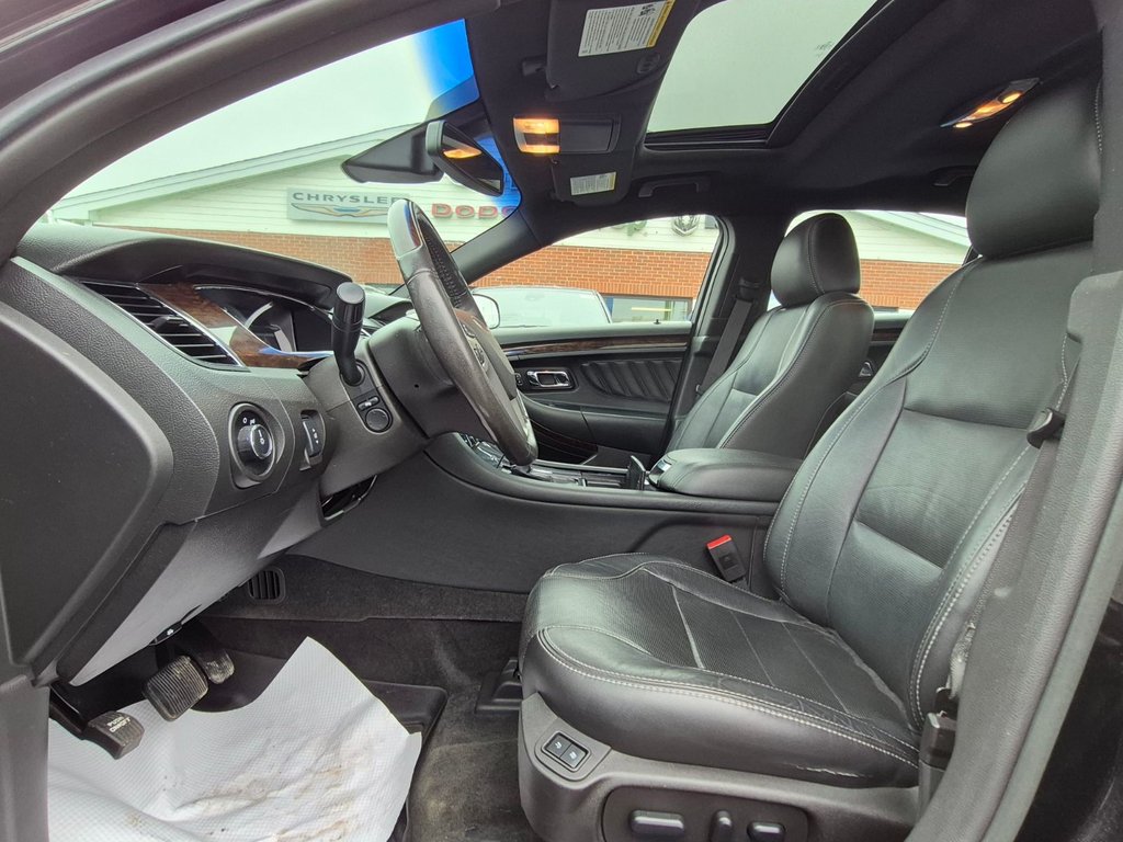 2016 Ford Taurus Limited in Woodstock, New Brunswick - 9 - w1024h768px