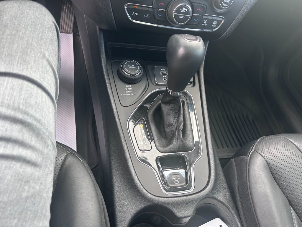 2021 Jeep Cherokee Altitude in Woodstock, New Brunswick - 10 - w1024h768px