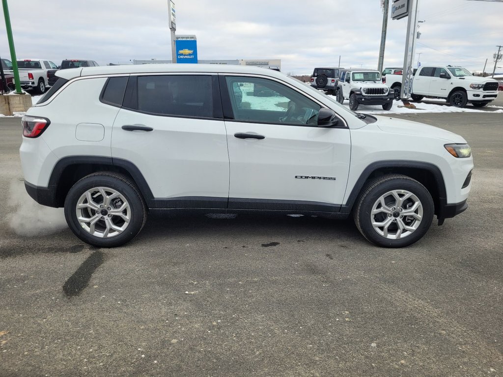 Jeep Compass SPORT 2025 à Woodstock, Nouveau-Brunswick - 4 - w1024h768px