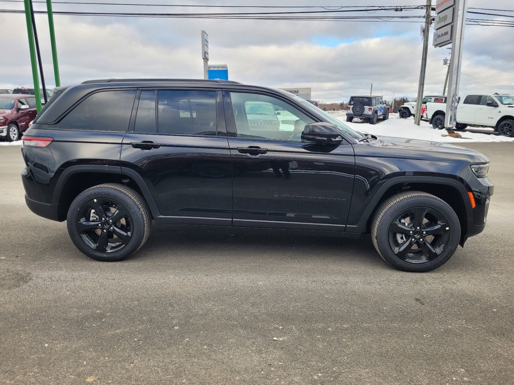 2025 Jeep Grand Cherokee LAREDO ALTITUDE in Woodstock, New Brunswick - 4 - w1024h768px