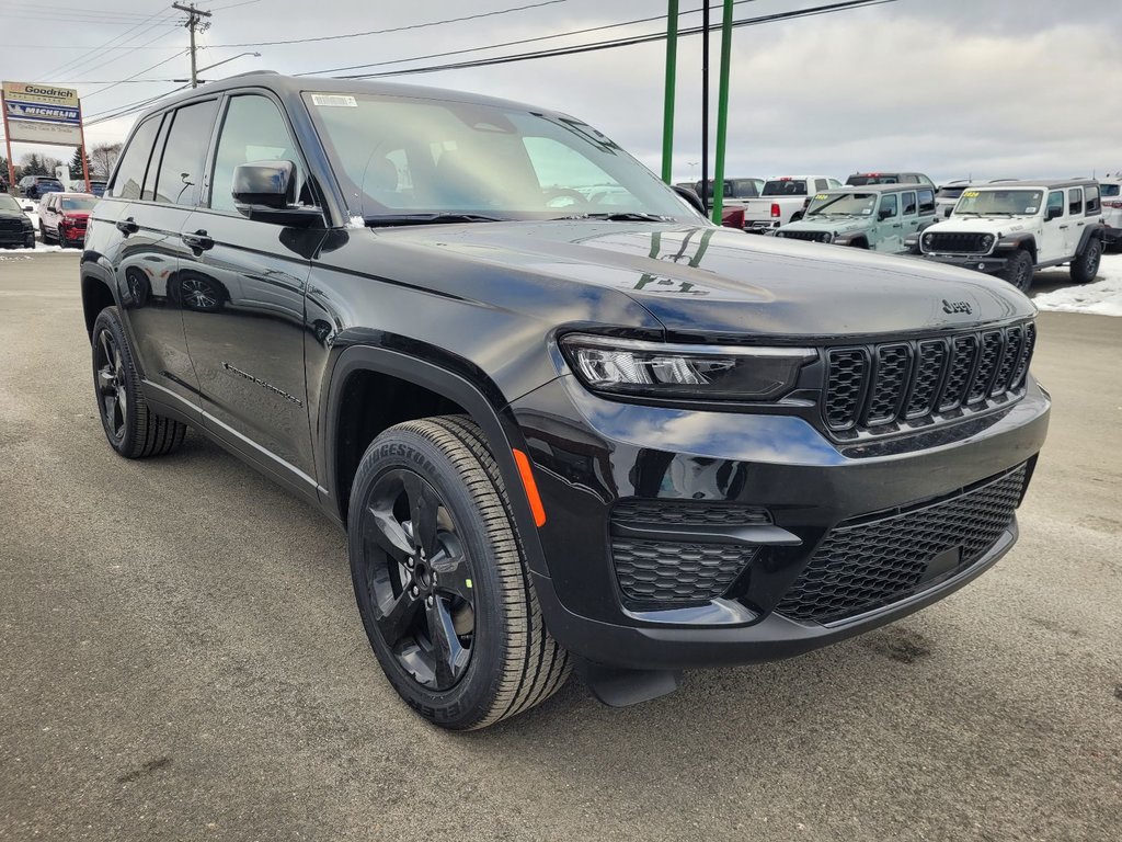 2025 Jeep Grand Cherokee LAREDO ALTITUDE in Woodstock, New Brunswick - 3 - w1024h768px