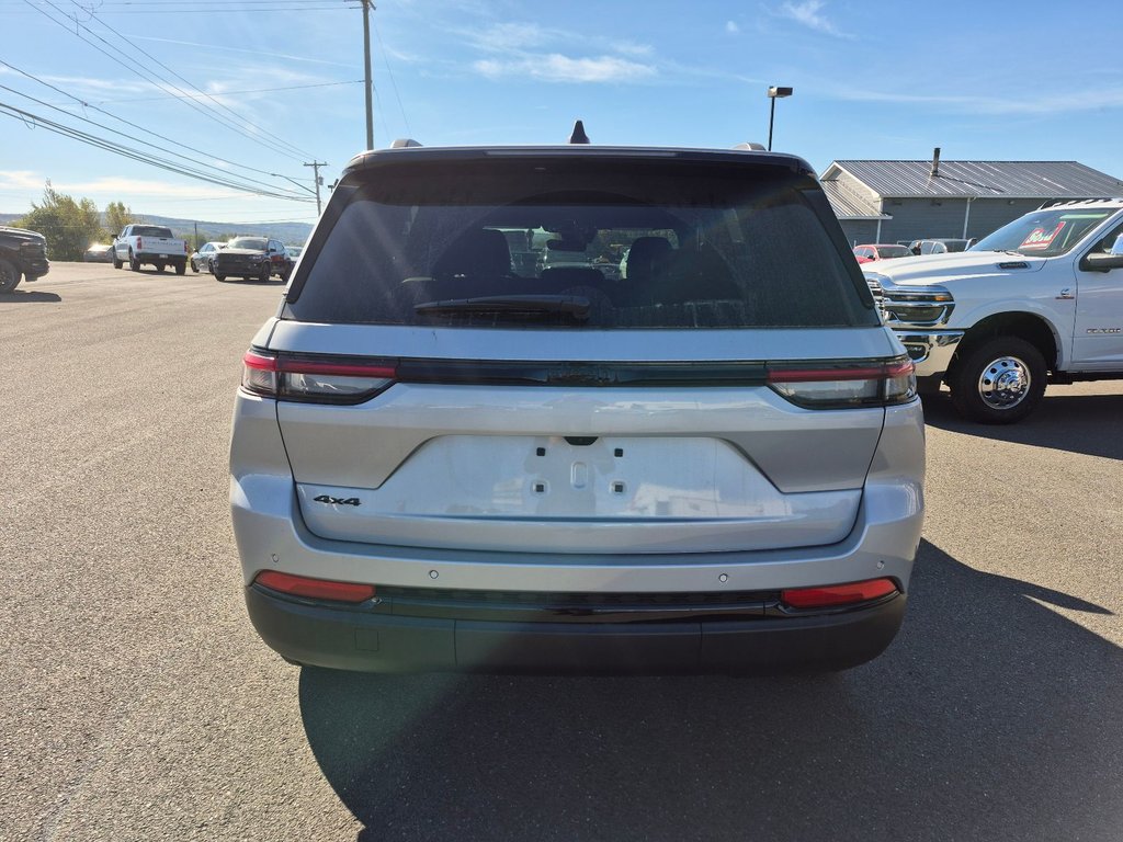 Jeep Grand Cherokee LAREDO ALTITUDE 2025 à Woodstock, Nouveau-Brunswick - 6 - w1024h768px