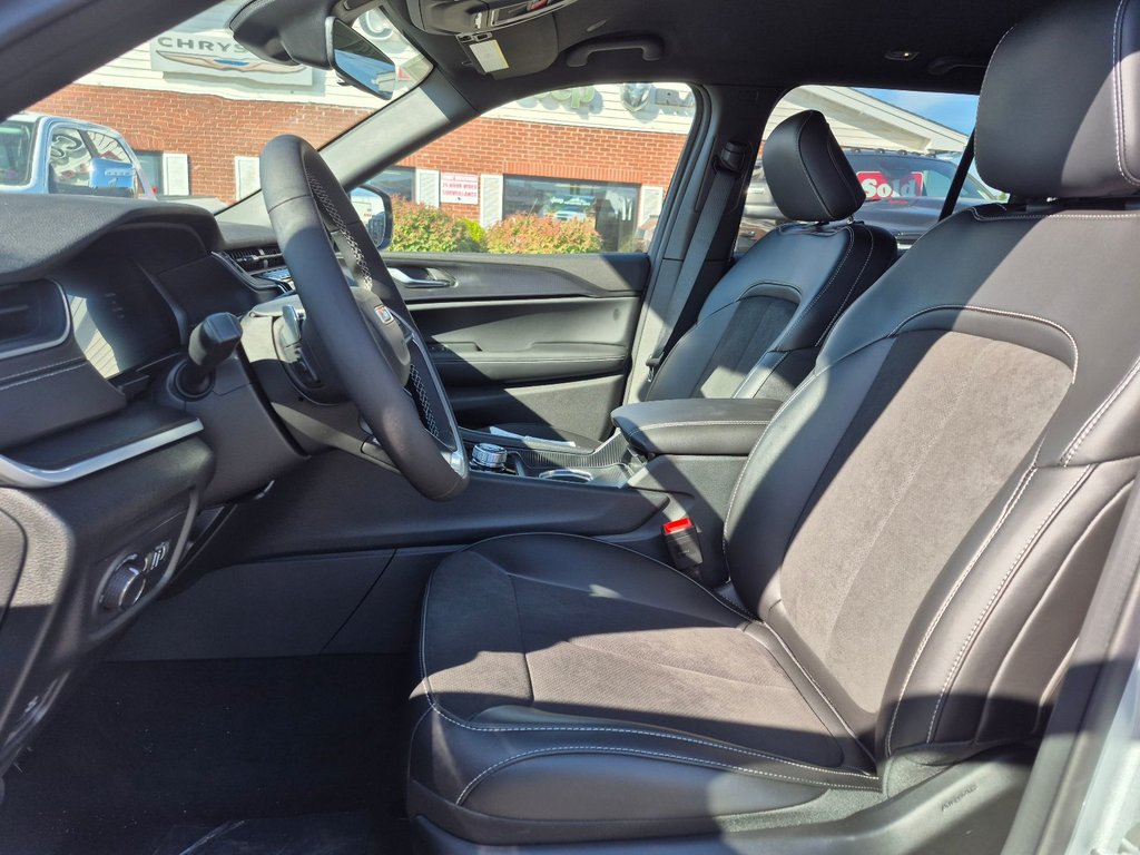 Jeep Grand Cherokee LAREDO ALTITUDE 2025 à Woodstock, Nouveau-Brunswick - 9 - w1024h768px