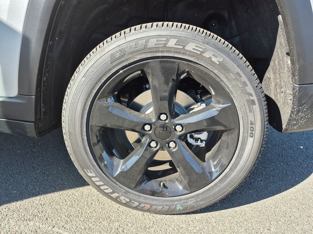 Jeep Grand Cherokee LAREDO ALTITUDE 2025 à Woodstock, Nouveau-Brunswick - 12 - w1024h768px