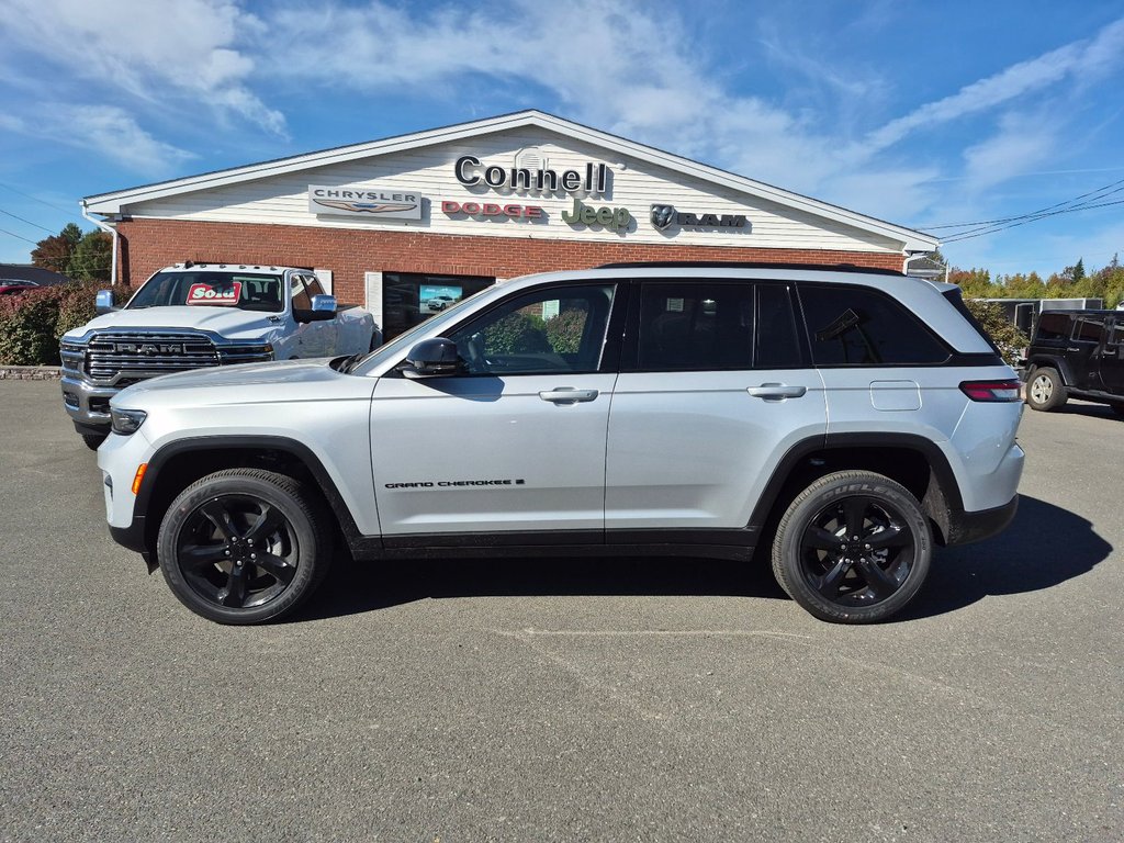 Jeep Grand Cherokee LAREDO ALTITUDE 2025 à Woodstock, Nouveau-Brunswick - 8 - w1024h768px