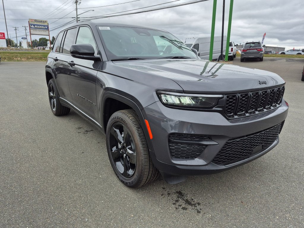 2025 Jeep Grand Cherokee Altitude in Woodstock, New Brunswick - 3 - w1024h768px