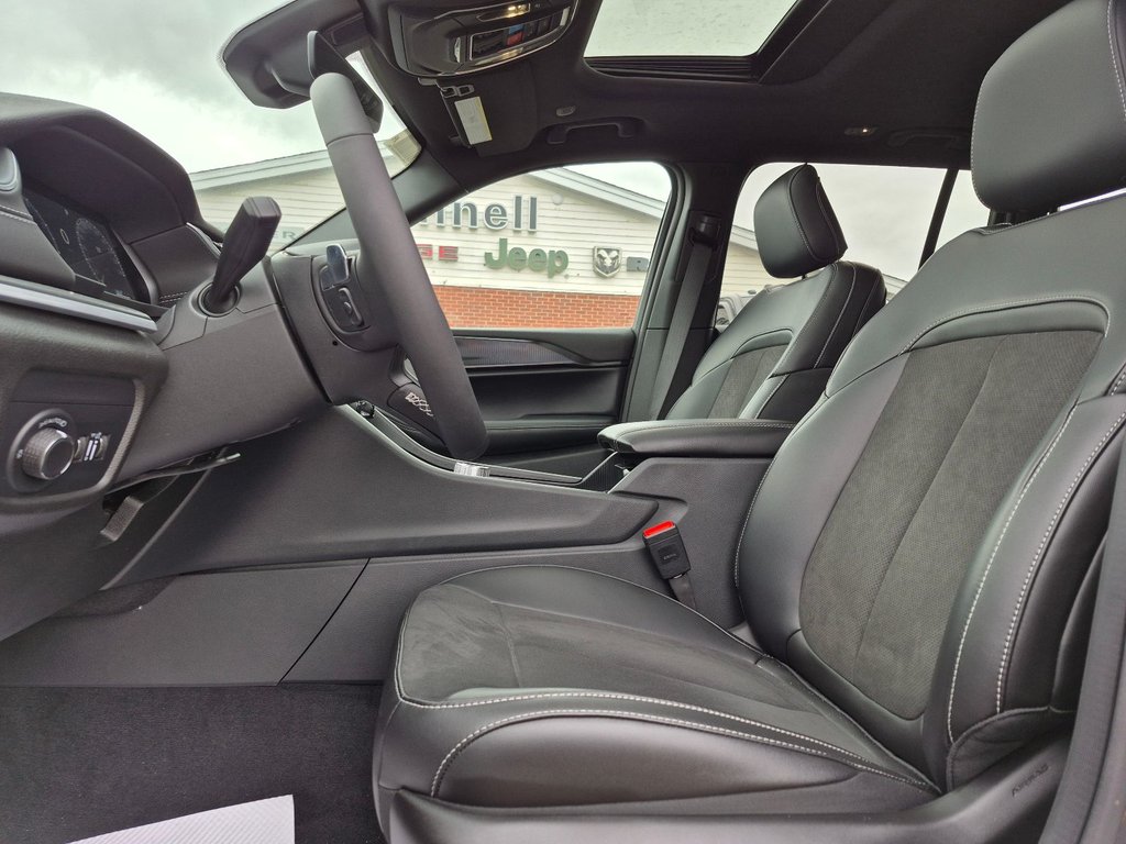 2025 Jeep Grand Cherokee Altitude in Woodstock, New Brunswick - 9 - w1024h768px