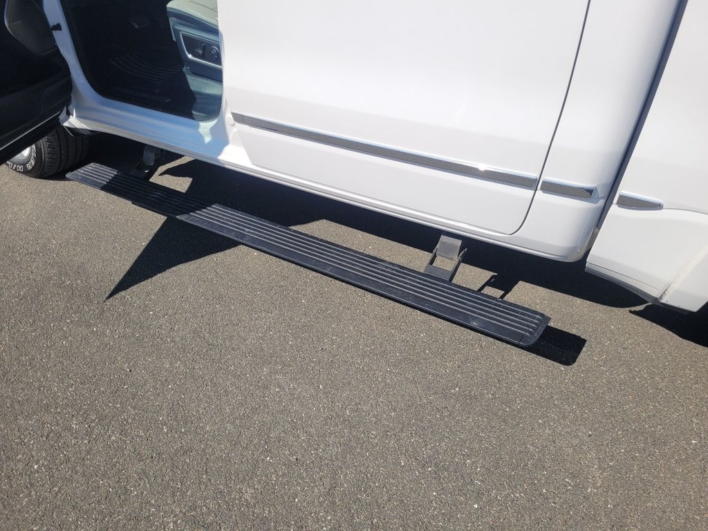 2023 Ram 1500 Limited in Woodstock, New Brunswick - 12 - w1024h768px