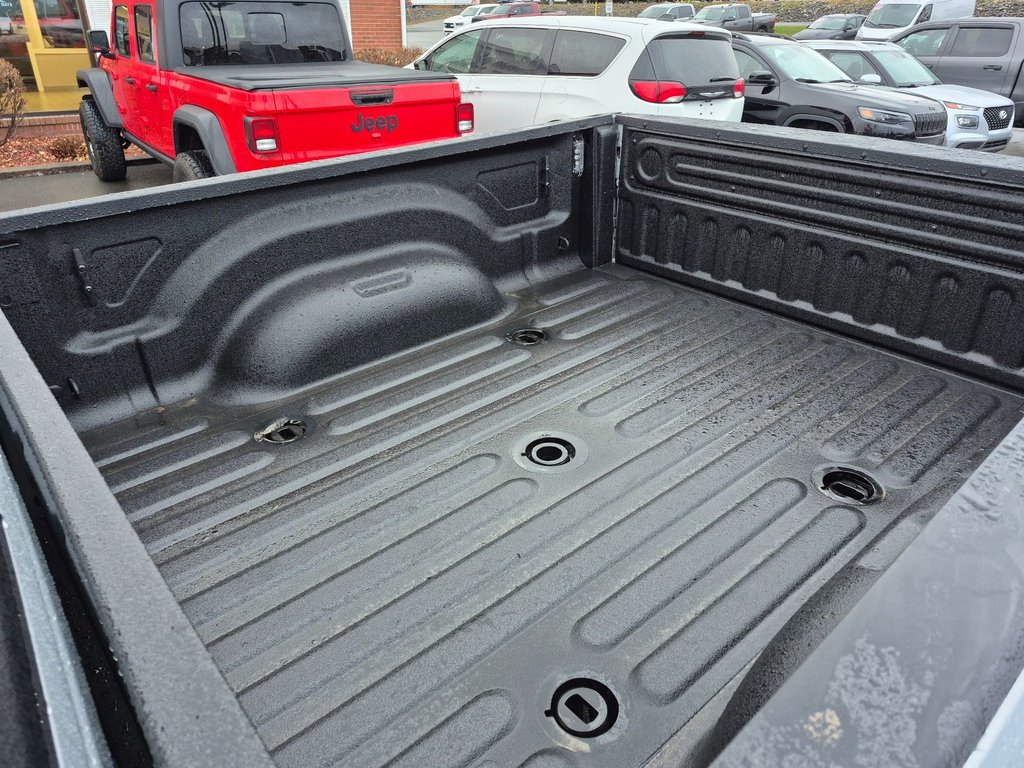 2026 Ram 2500 BLACK EXPRESS in Woodstock, New Brunswick - 12 - w1024h768px