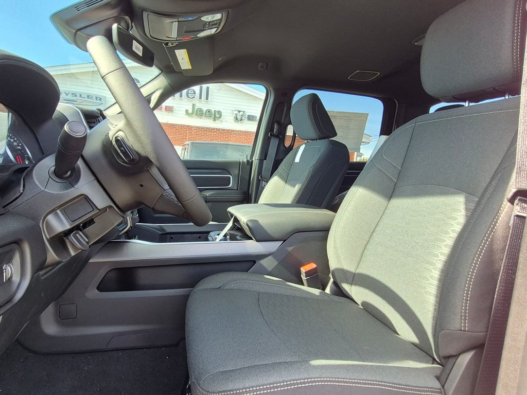 Ram 3500 BIG HORN 2026 à Woodstock, Nouveau-Brunswick - 9 - w1024h768px