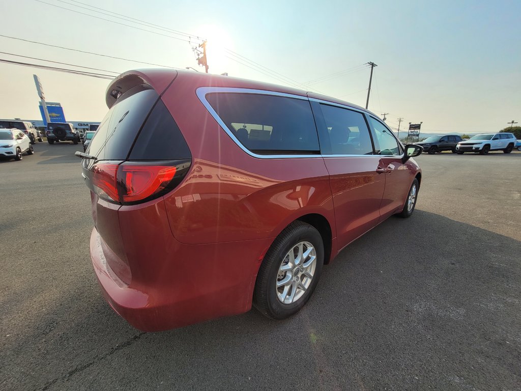 2024  Grand Caravan SXT in Woodstock, New Brunswick - 5 - w1024h768px