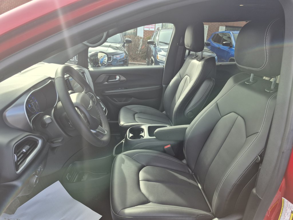 2026 Chrysler Grand Caravan SXT in Woodstock, New Brunswick - 10 - w1024h768px