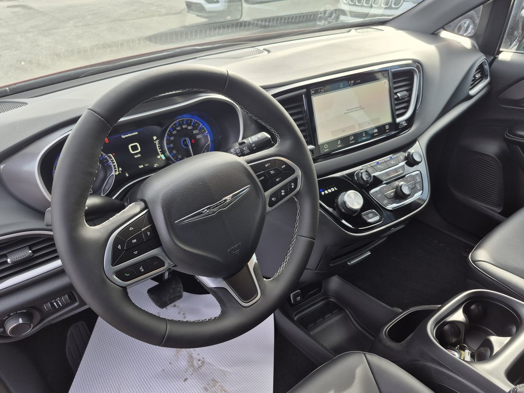 2026 Chrysler Grand Caravan SXT in Woodstock, New Brunswick - 8 - w1024h768px