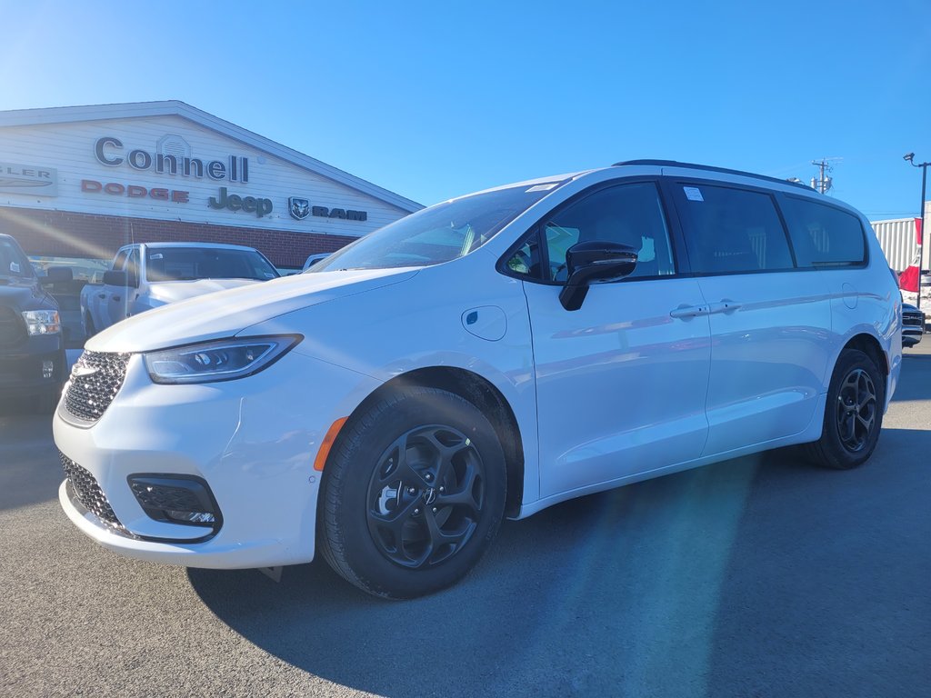2024  Pacifica Hybrid PREMIUM S APPEARANCE in Woodstock, New Brunswick - 1 - w1024h768px