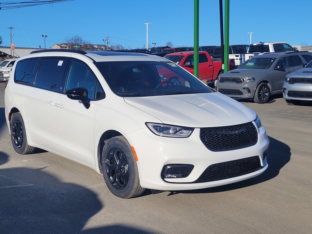 2024  Pacifica Hybrid PREMIUM S APPEARANCE in Woodstock, New Brunswick - 5 - w1024h768px