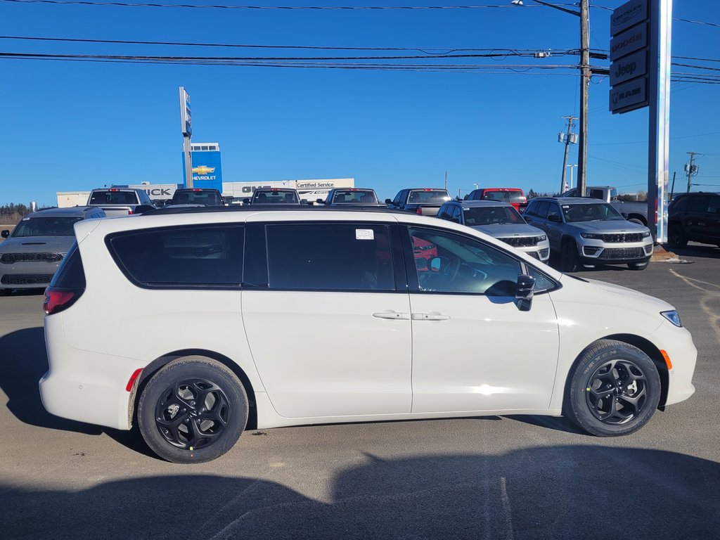 2024  Pacifica Hybrid PREMIUM S APPEARANCE in Woodstock, New Brunswick - 4 - w1024h768px