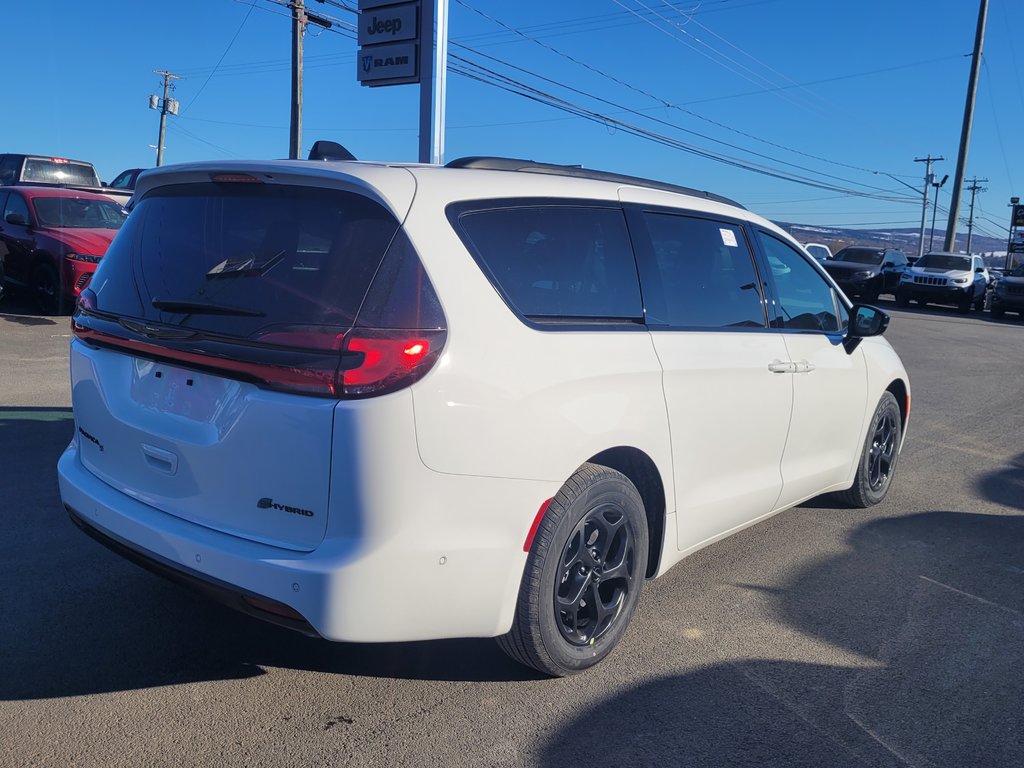 Pacifica Hybrid PREMIUM S APPEARANCE 2024 à Woodstock, Nouveau-Brunswick - 3 - w1024h768px