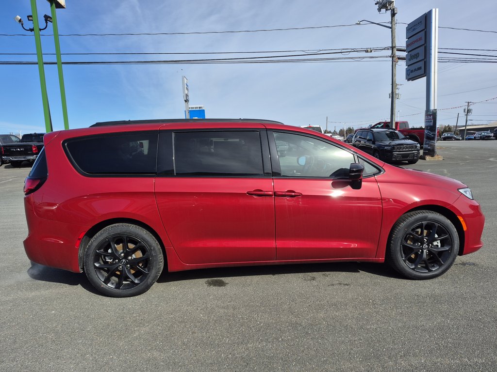 2026 Chrysler Pacifica SELECT in Woodstock, New Brunswick - 5 - w1024h768px