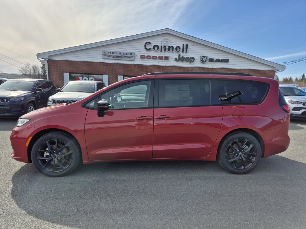 2026 Chrysler Pacifica SELECT in Woodstock, New Brunswick - 8 - w1024h768px