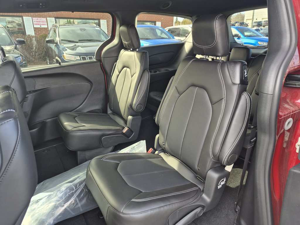 2026 Chrysler Pacifica SELECT in Woodstock, New Brunswick - 11 - w1024h768px