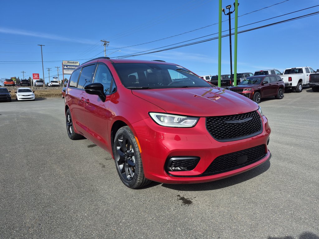 2026 Chrysler Pacifica SELECT in Woodstock, New Brunswick - 4 - w1024h768px