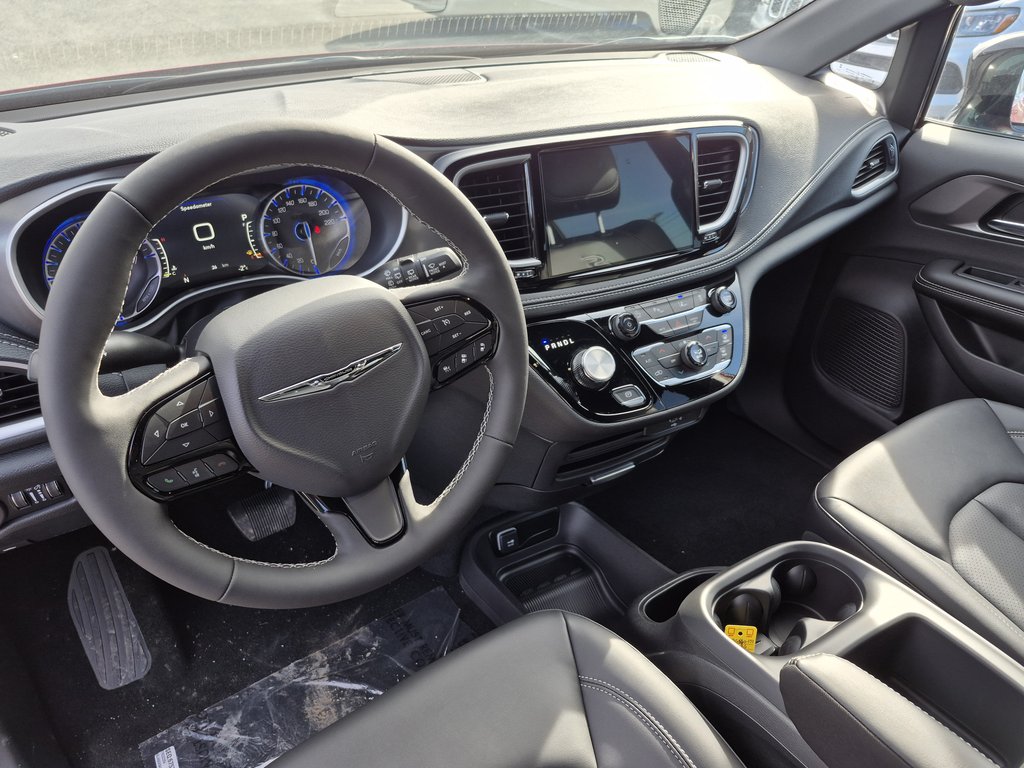2026 Chrysler Pacifica SELECT in Woodstock, New Brunswick - 9 - w1024h768px
