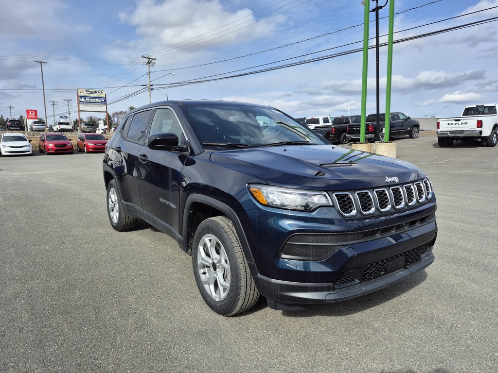 2026 Jeep Compass SPORT in Woodstock, New Brunswick - 4 - w1024h768px