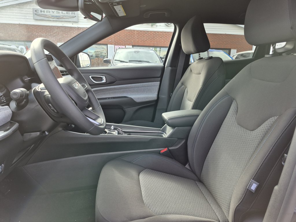 2026 Jeep Compass SPORT in Woodstock, New Brunswick - 9 - w1024h768px