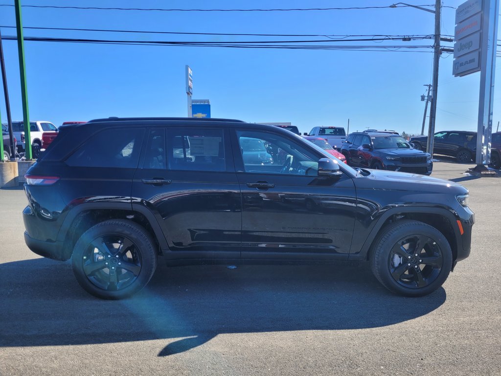 2024  Grand Cherokee LIMITED in Woodstock, New Brunswick - 4 - w1024h768px