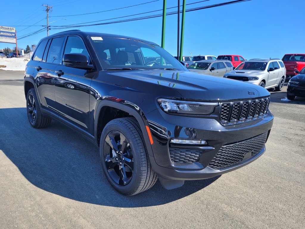2024  Grand Cherokee LIMITED in Woodstock, New Brunswick - 3 - w1024h768px