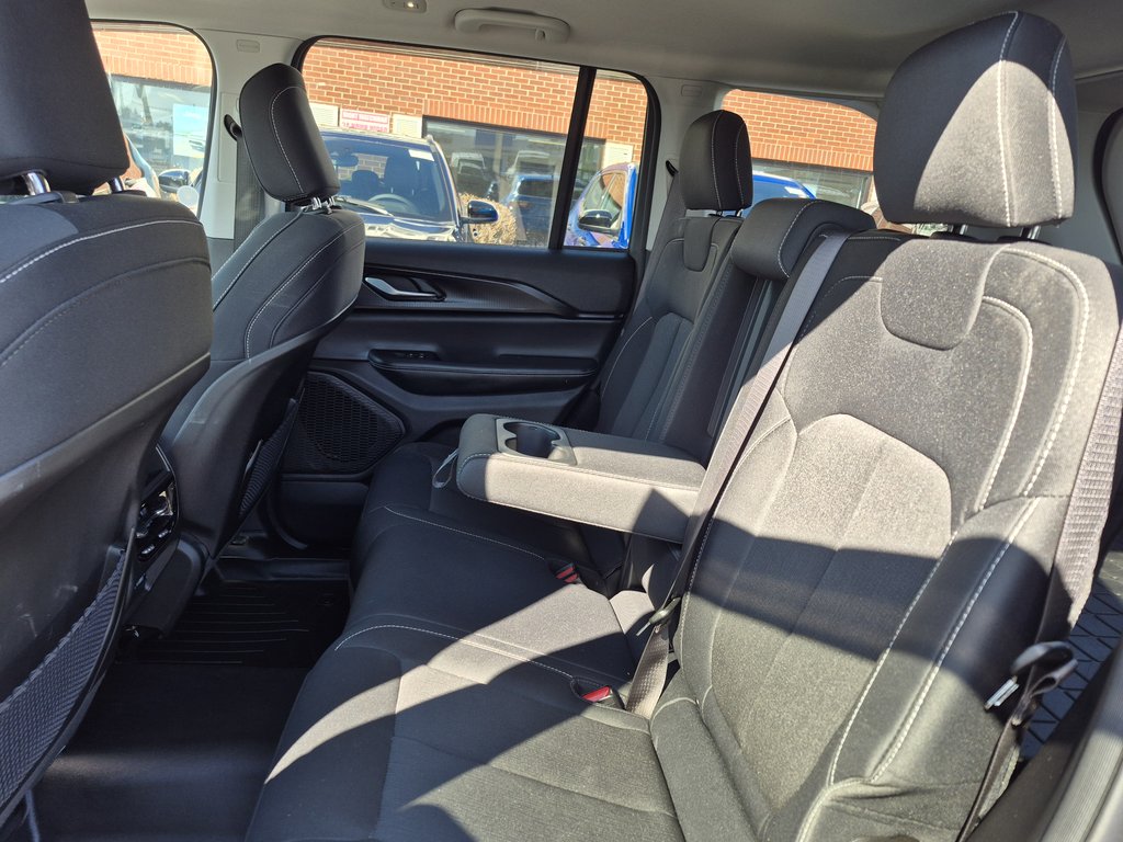 2024 Jeep Grand Cherokee Laredo in Woodstock, New Brunswick - 11 - w1024h768px