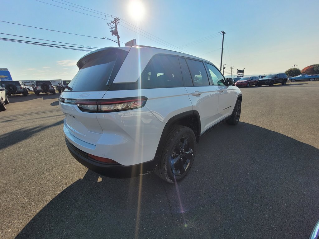 2025  Grand Cherokee ALTITUDE in Woodstock, New Brunswick - 5 - w1024h768px