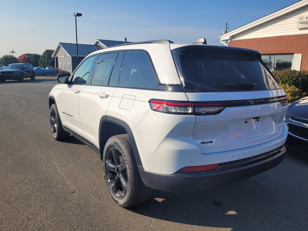 2025  Grand Cherokee ALTITUDE in Woodstock, New Brunswick - 8 - w1024h768px