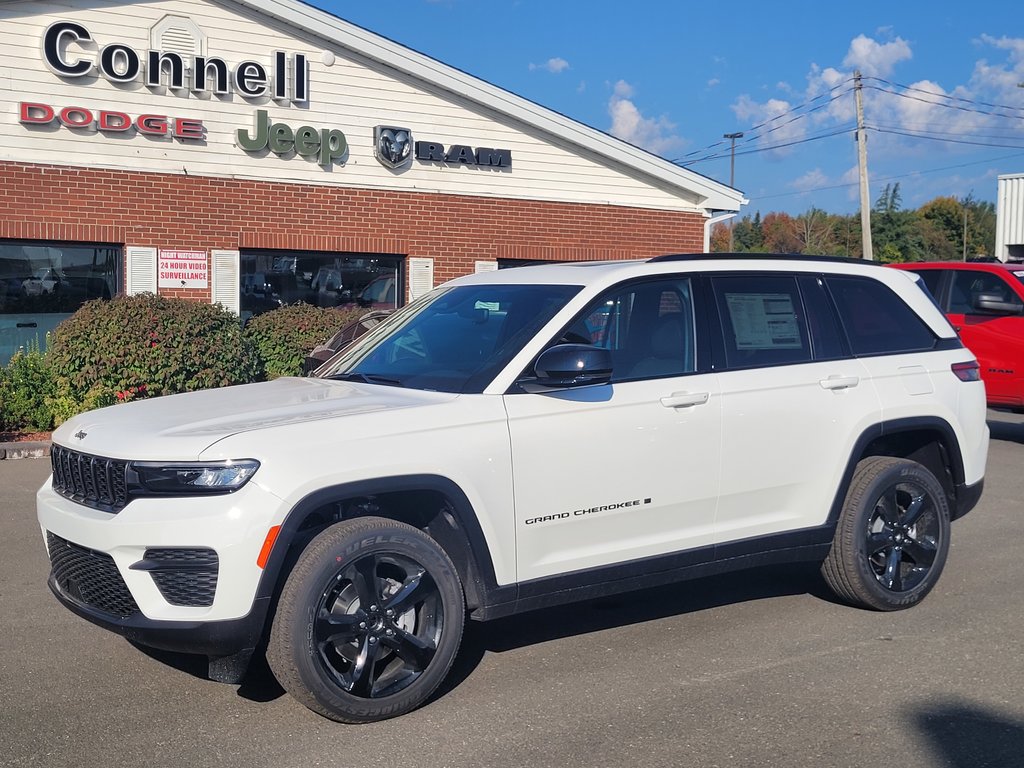 2025  Grand Cherokee ALTITUDE in Woodstock, New Brunswick - 1 - w1024h768px