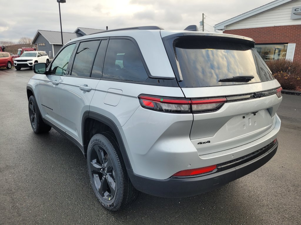 2025  Grand Cherokee ALTITUDE in Woodstock, New Brunswick - 8 - w1024h768px