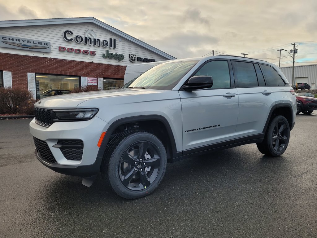 2025  Grand Cherokee ALTITUDE in Woodstock, New Brunswick - 1 - w1024h768px