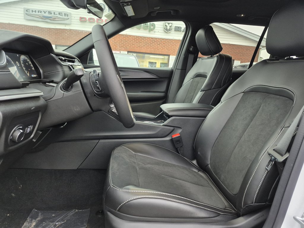 Jeep Grand Cherokee LAREDO ALTITUDE 2025 à Woodstock, Nouveau-Brunswick - 8 - w1024h768px