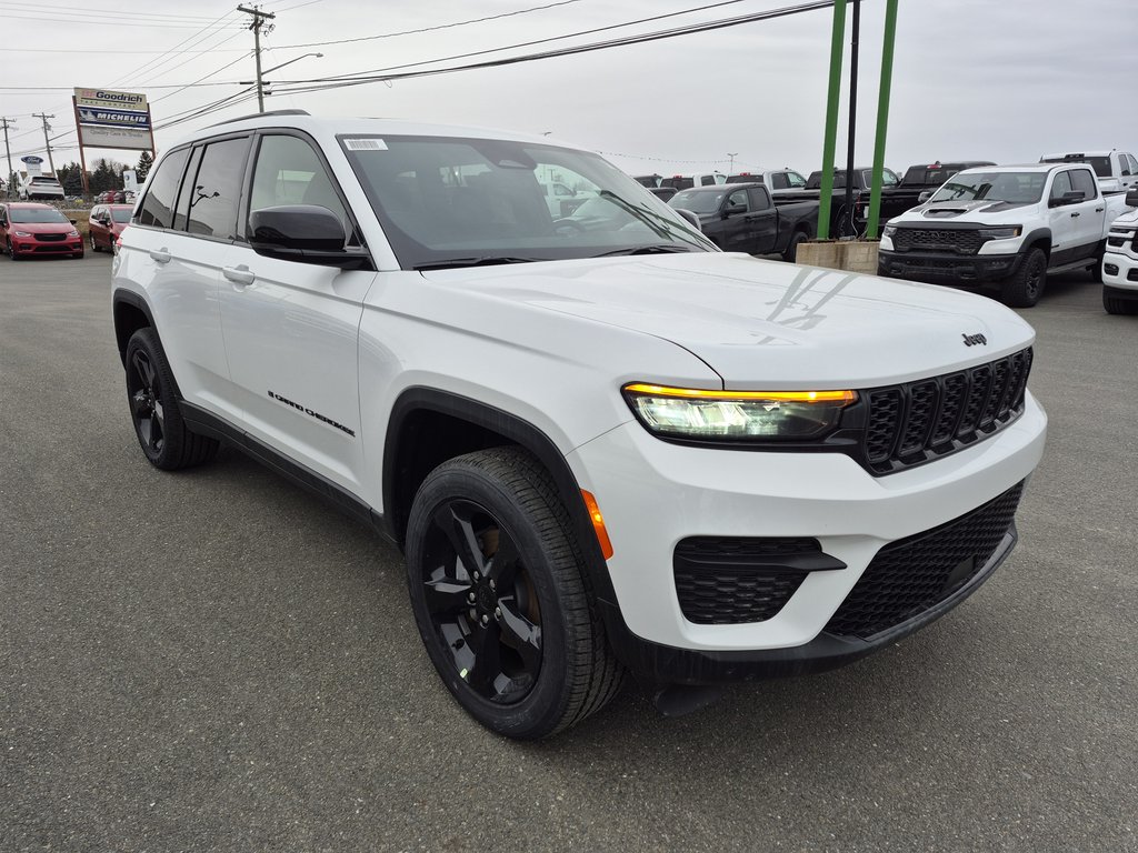 Jeep Grand Cherokee LAREDO ALTITUDE 2025 à Woodstock, Nouveau-Brunswick - 3 - w1024h768px