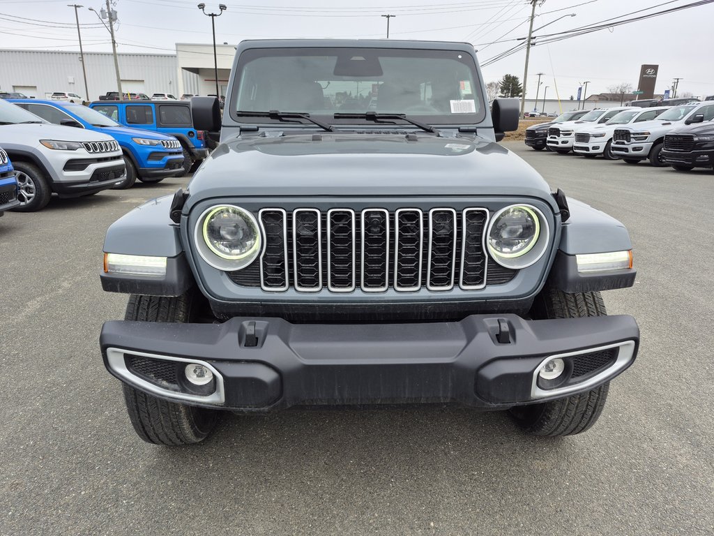 Jeep Wrangler 4-Door SAHARA 2026 à Woodstock, Nouveau-Brunswick - 4 - w1024h768px