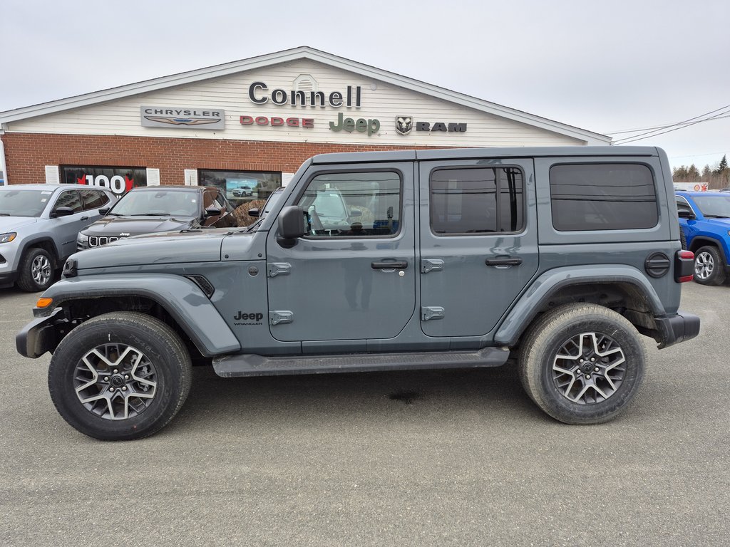 Jeep Wrangler 4-Door SAHARA 2026 à Woodstock, Nouveau-Brunswick - 8 - w1024h768px