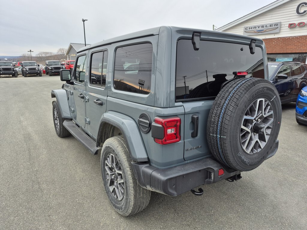 Jeep Wrangler 4-Door SAHARA 2026 à Woodstock, Nouveau-Brunswick - 7 - w1024h768px