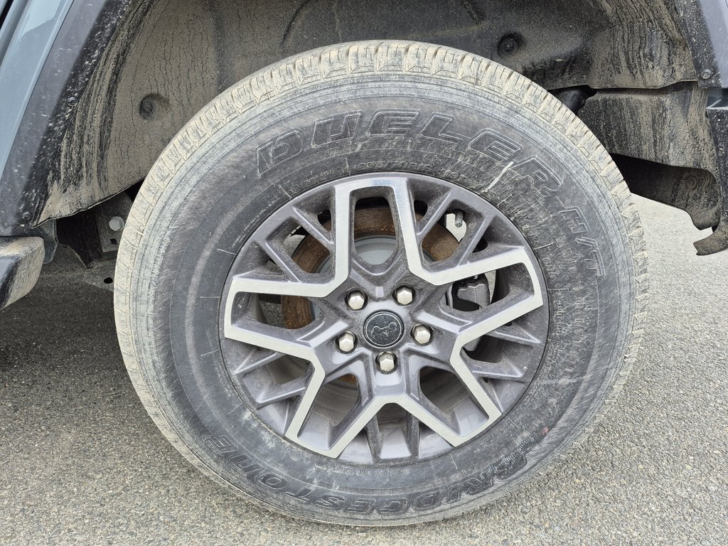 Jeep Wrangler 4-Door SAHARA 2026 à Woodstock, Nouveau-Brunswick - 12 - w1024h768px